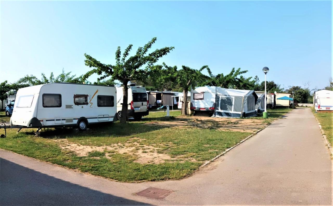 Camping Derby Loredo Esterno foto